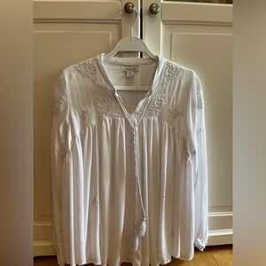 Gorgeous boho inspired top. delicate embroidery and a hint of silver sparkle.